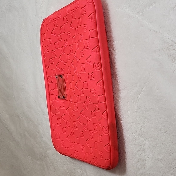 MARC  BY  MARC JACOBS Neon  Neoprene  Tablet Case - Picture 10 of 16
